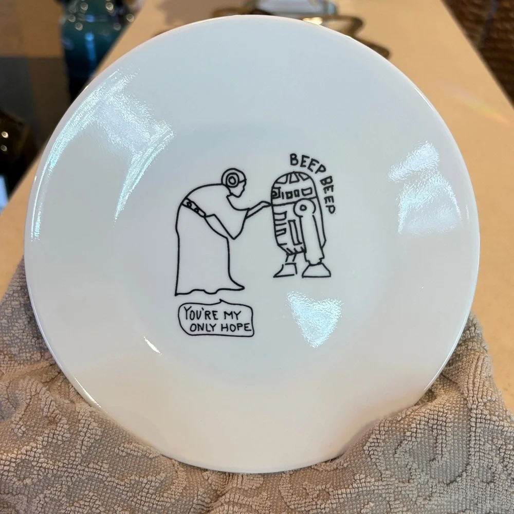 Princess Leia & R2D2 Salad/Appetizer Plates - Set of 4 - Picture 3 of 5